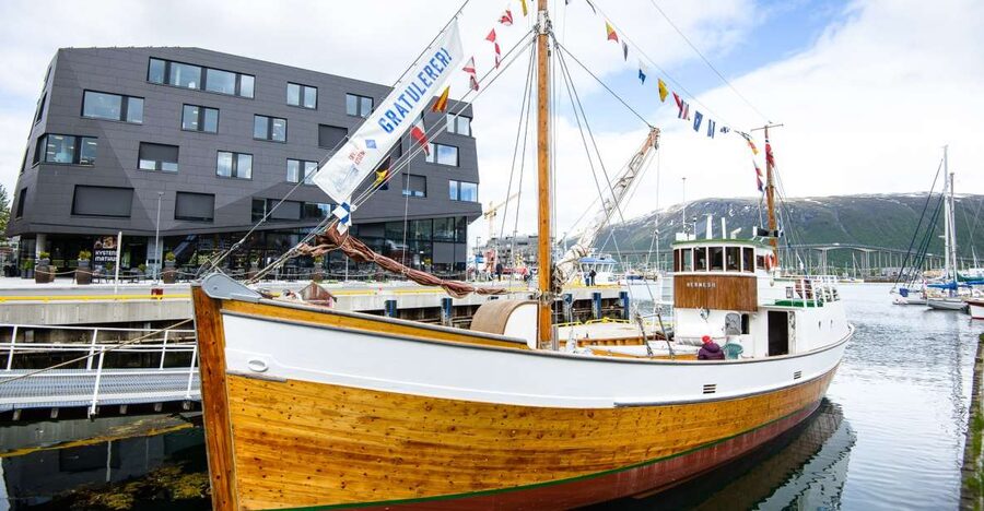 1 Hour Photo & History Cruise - Leaving Tromsø from Kystens Hus