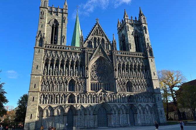 2 Hour City Walk through Trondheim - Trondheim Torg and the statue of Olav Tryggvason