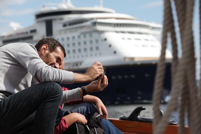 2-Hour Oslo Fjord Sightseeing Cruise by Sailing Ship - Hovedøya, Dyna Lighthouse, and the island cabins