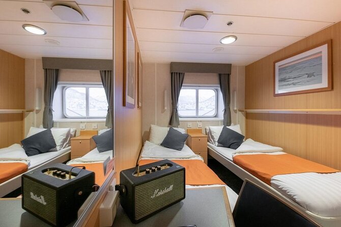 24hr Northern Lights & Whale Watching Cruise - Food, coffee, and lectures throughout the day