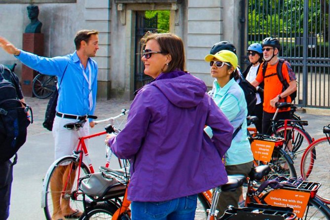 3-hour Copenhagen City Highlights Bike Tour - Christiansborg and City Hall Square