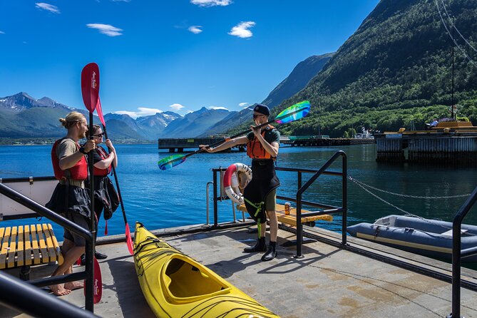 3-Hour Kayak Tour in Åndalsnes - What the small group changes