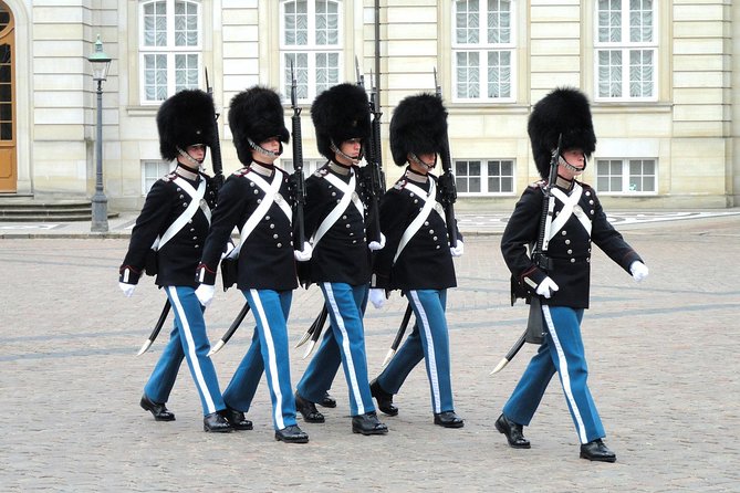 3h walking tour, small group max 10 people Copenhagen - Starting near Fiolstræde