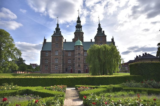 3h walking tour, small group max 10 people Copenhagen - Christiansborg and the working center of government