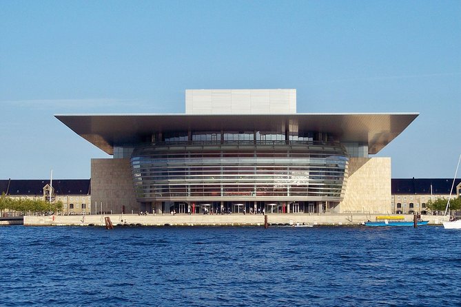 3h walking tour, small group max 10 people Copenhagen - Amalienborg and the Danish royal family