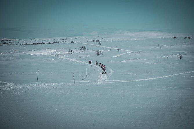 4hr Finnmarksvidda Snowmobile Adventure - Learning to handle a snowmobile