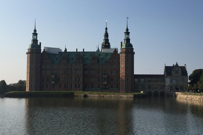 a day at North Zealand Castle Tour - Fredensborg Palace and the royal guard