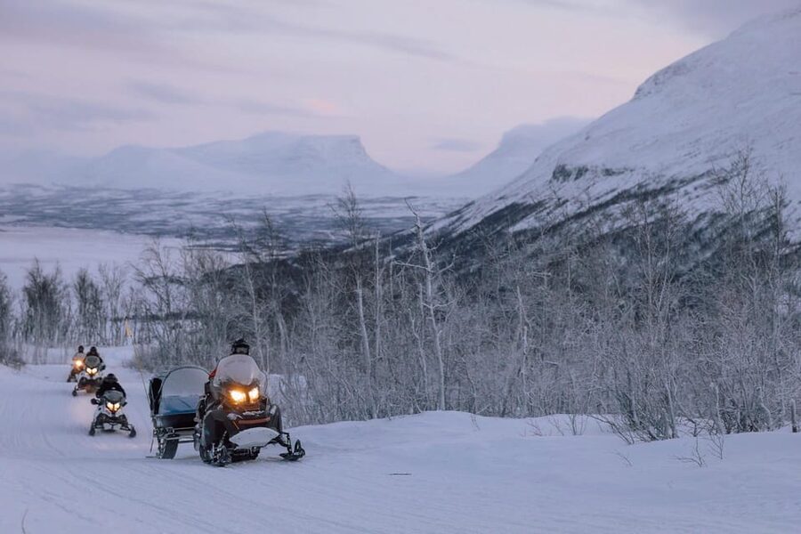 Abisko/Björkliden: Panorama Snowmobile Tour with Snacks - From Abisko lodges to Björkliden snow