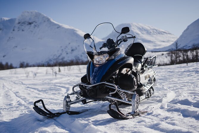 Adventure Snowmobile Safari - Getting ready for Arctic riding