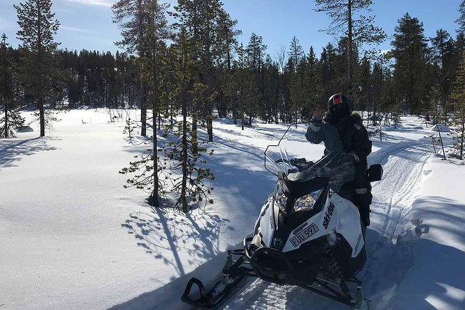 Afternoon Snowmobile Tour - Staying warm while the machine is moving