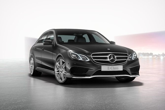 Airport Limousine Transfer: Arlanda Airport to Stockholm City 1-7 Passengers - From Arlanda arrivals to your Stockholm address