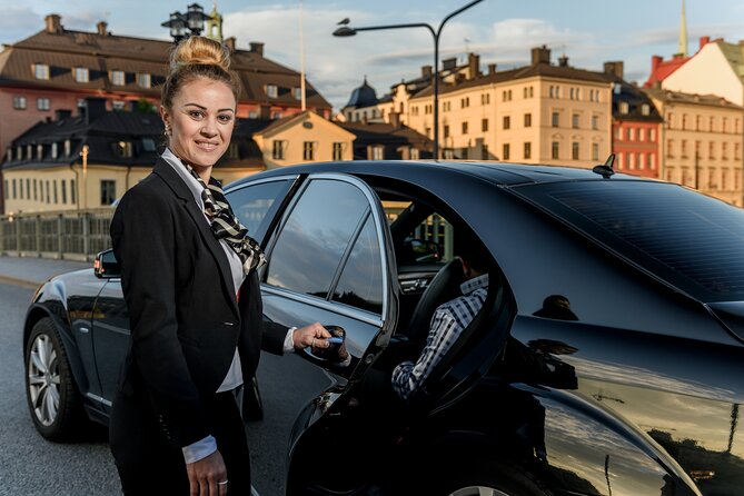 Airport Limousine Transfer: Arlanda Airport to Stockholm City 1-7 Passengers - Booking details that matter at Arlanda