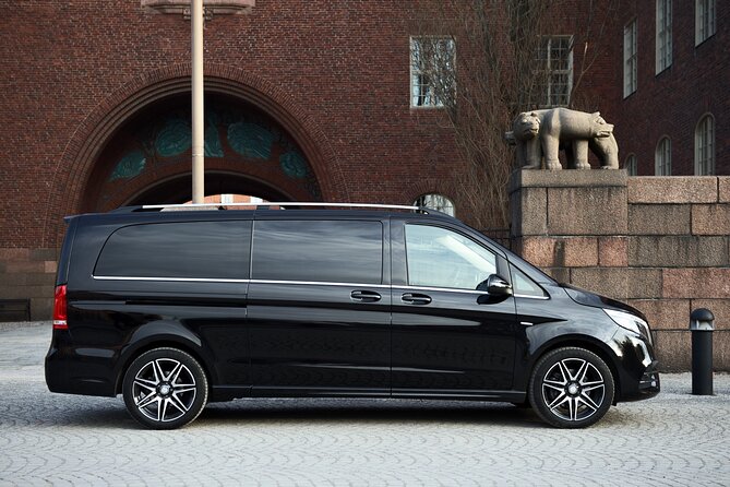Airport Limousine Transfer: Arlanda Airport to Stockholm City 1-7 Passengers - How this compares with a simple taxi decision