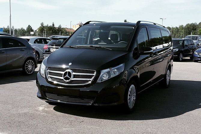 Airport Limousine Transfer: Stockholm City to Arlanda Airport 1-7 Passengers - Choosing this over a taxi or public transport
