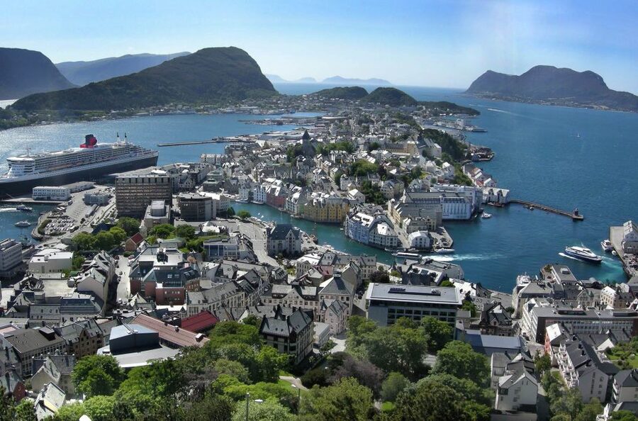 Alesund: City Sightseeing Hop-On Hop-Off Bus Tour - Stop 7: Ålesund Church