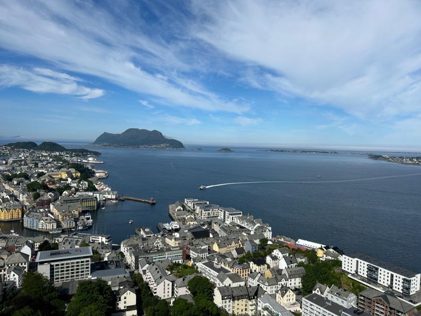 Ålesund: Giske and Godøy Islands Guided Sightseeing Tour - Key points at a glance
