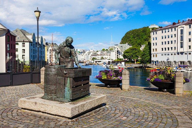 Alesund Shore Excursion: The Ultimate Sightseeing Tour - Who will enjoy this four-hour outing?