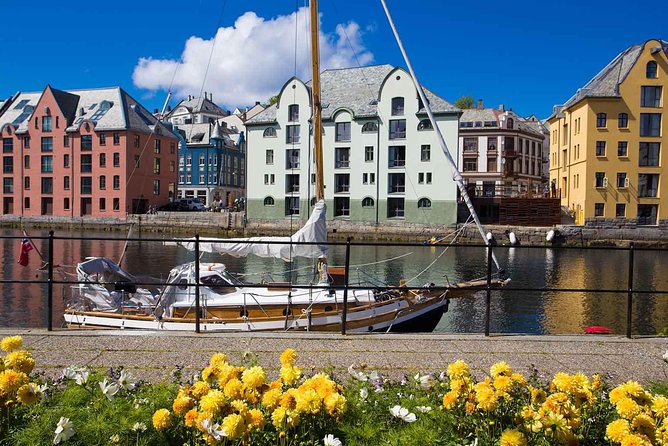 Alesund Shore Excursion: The Ultimate Sightseeing Tour - Sunnmøre Museum puts Ålesund in context