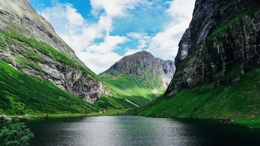 Ålesund to Geiranger Fjord Boat Tour with Return Bus Tour - The famous Geirangerfjord by boat