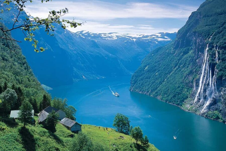 Ålesund to Geiranger Fjord Boat Tour with Return Bus Tour - Ålesund to Øye through Hjørundfjord