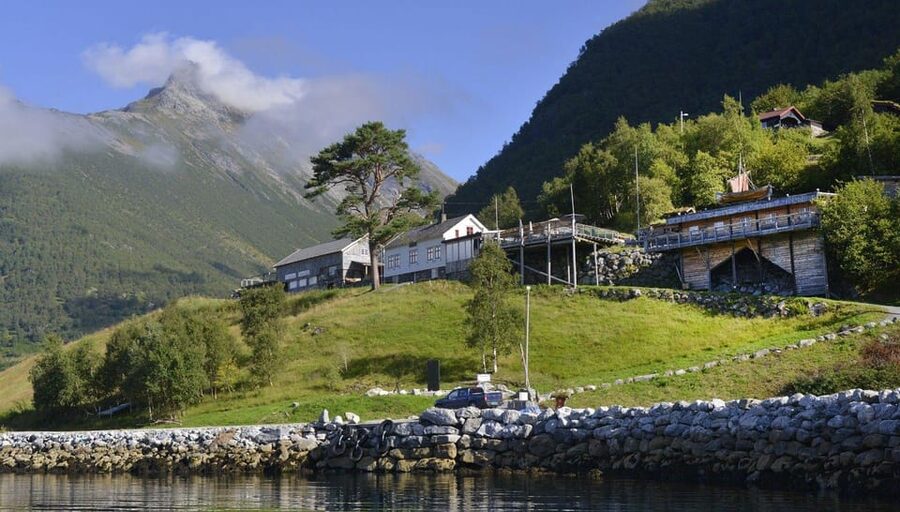 Ålesund-Trandal fjord tour with 3 hours stop at Trandal - Who should choose this fjord trip
