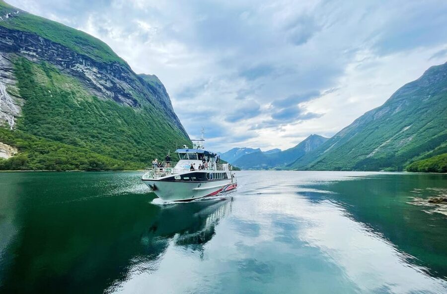 Ålesund-Trandal fjord tour with 3 hours stop at Trandal - Boarding MS Bruvik at Rådhuskaia