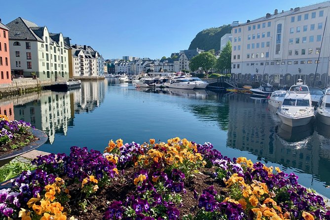 All Alesund Highlights in one tour - Alnes Lighthouse and the Atlantic edge