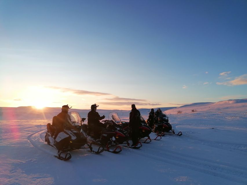 Alta: Guided Snowmobile Safari on Finnmarksvidda With Snacks - The mountain cabin and warming break