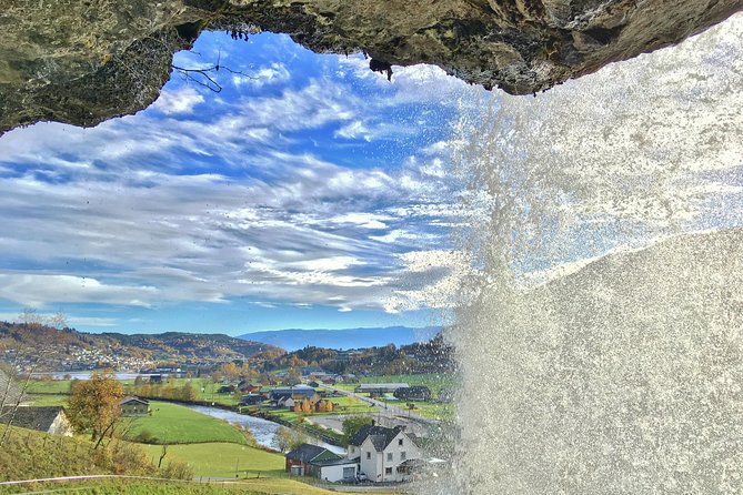 AMAZING HARDANGER FJORD: Private guided round trip from Bergen, 10 hours - Hardangerfjord roads, villages, and Goldfish Lake