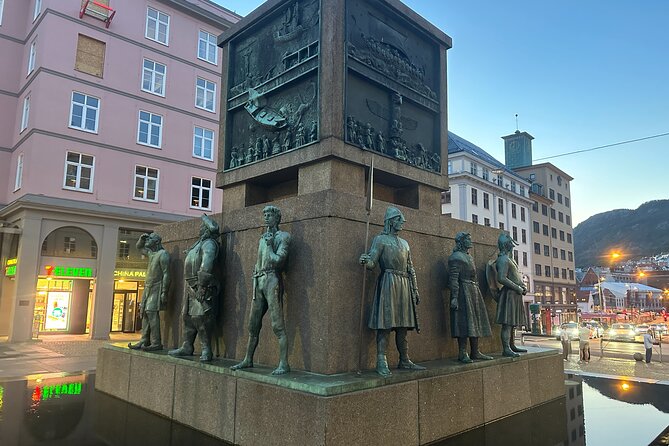 Audio Walking Tour in Bergen Famous Ghosts Location - Starting at Torgallmenningen and the Ibsen statue