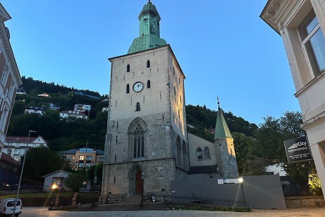 Audio Walking Tour in Bergen Famous Ghosts Location - Skostredet, a narrow street with an uneasy past