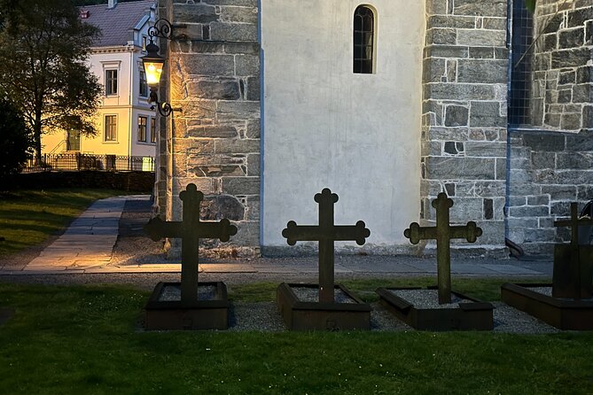 Audio Walking Tour in Bergen Famous Ghosts Location - Cathedral Vågsalmenningen and a piece of the cross