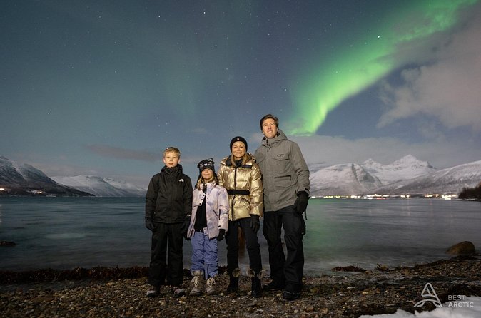 Aurora Safari Chase by big bus, free Photos, toilet onboard - How comfortable is a big coach for five to eight hours?