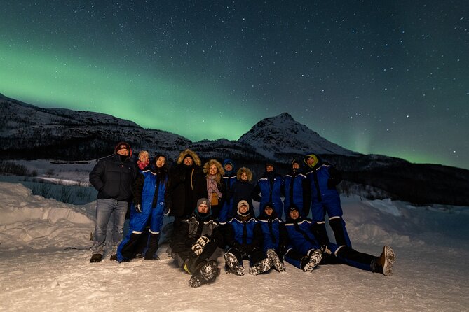 Auroras Hunt - Tour in Spanish, Northern Lights Chase in Spanish - Waiting beside a Norwegian bonfire
