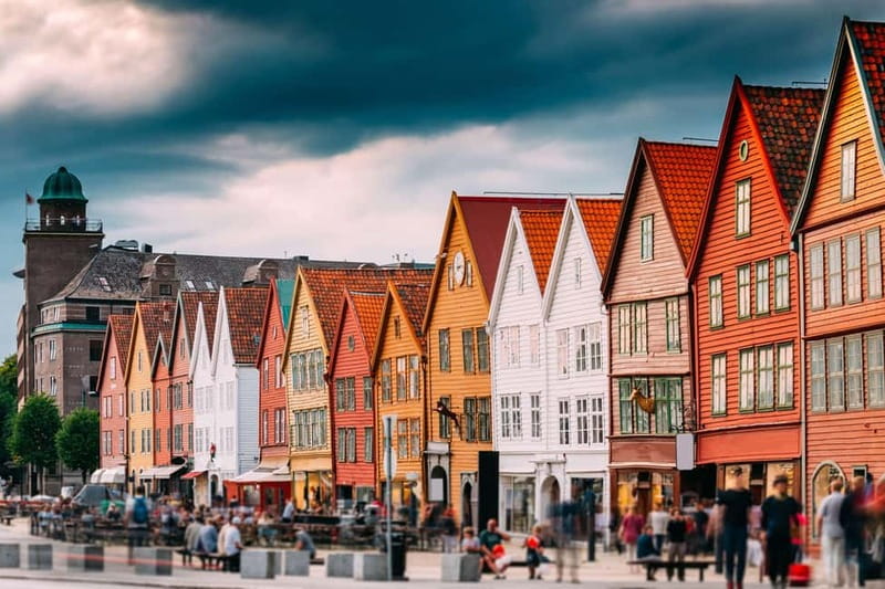 Bergen: Authentic Morning Walking Tour - What the guide brings to the walk
