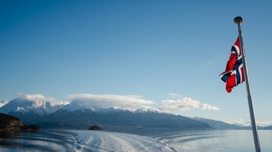 Bergen: Cruise to beautiful Rosendal by the Hardangerfjord - Choosing your seat on the catamaran