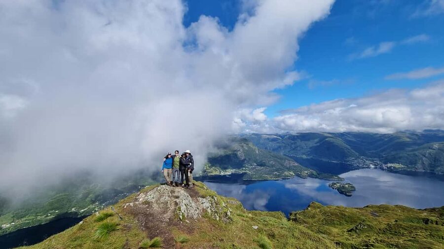 Bergen: Fjord Hiking - Public tour - A small Norwegian snack, but bring your own lunch