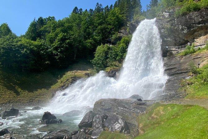 Bergen in a day, Guided tour: Old Town, Waterfalls & Waffles - The scenic road is part of the attraction
