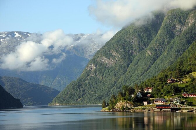 Bergen: Mostraumen Fjord Cruise - From Bergen harbor into the fjords