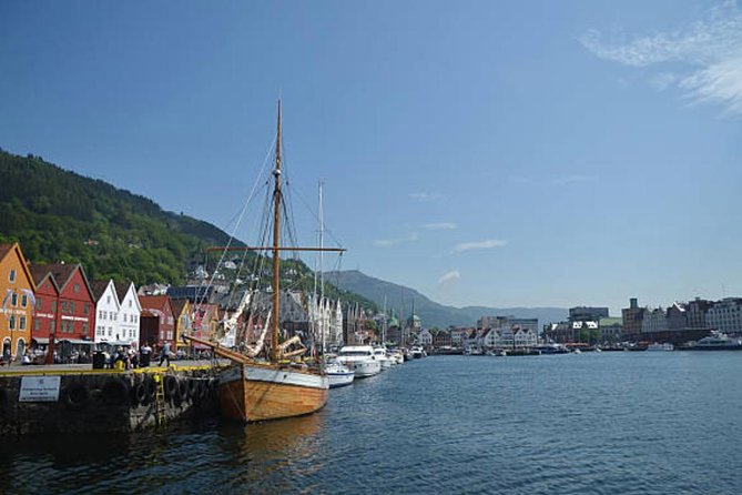 Bergen: Mostraumen Fjord Cruise - Waterfalls, spray, and a cup of ice-cold water