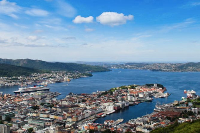 Bergen: Mostraumen Fjord Cruise - The narrow waters of Mostraumen
