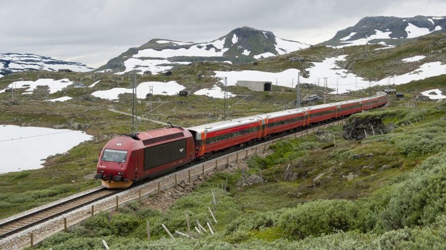 Bergen: Nærøyfjord Cruise and Flåm Railway Ride to Oslo - Leaving Bergen by private car