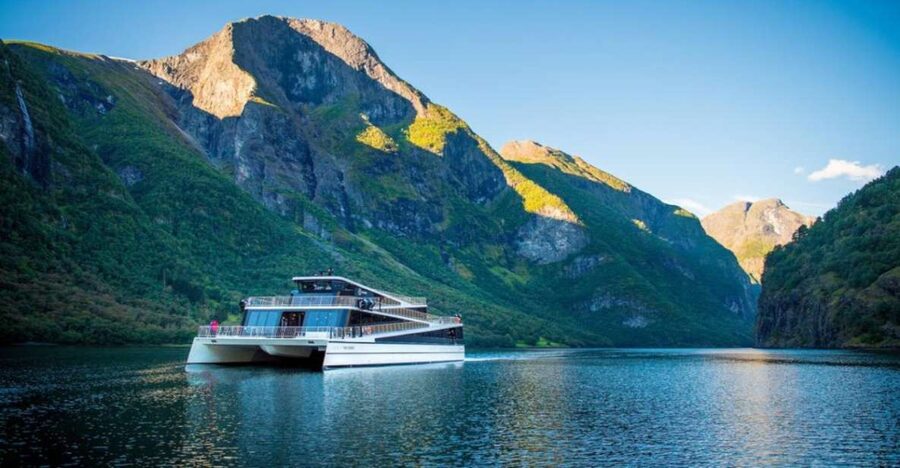 Bergen: Nærøyfjord Cruise and Flåm Railway Ride to Oslo - Tvinde Waterfall and the road to Gudvangen