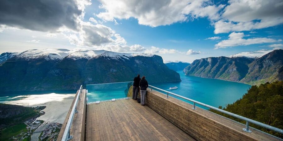 Bergen: Nærøyfjorden, Flåm, and Stegastein Guided Bus Tour - Tvindefossen: a quick waterfall stop