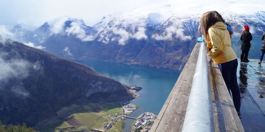Bergen: Nærøyfjorden, Flåm, and Stegastein Guided Bus Tour - Flåm: lunch and a little breathing room