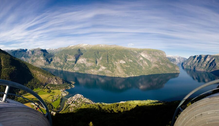 Bergen: Nærøyfjorden, Flåm, and Stegastein Guided Bus Tour - Stegastein and the Aurland road