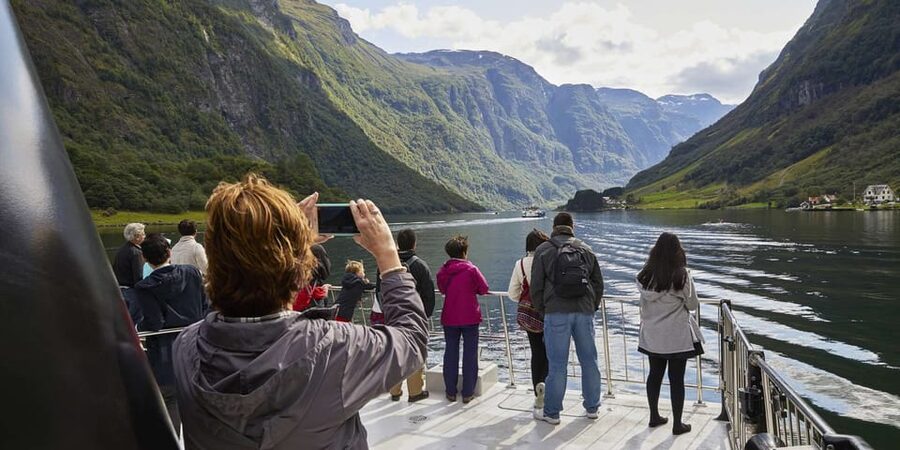 Bergen: Nærøyfjorden, Flåm, and Stegastein Guided Bus Tour - How the timing feels over 11 hours