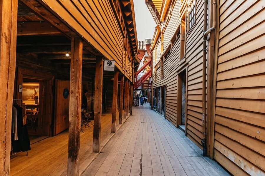 Bergen: Past & Present Small Group Guided Walking Tour - Key points at a glance