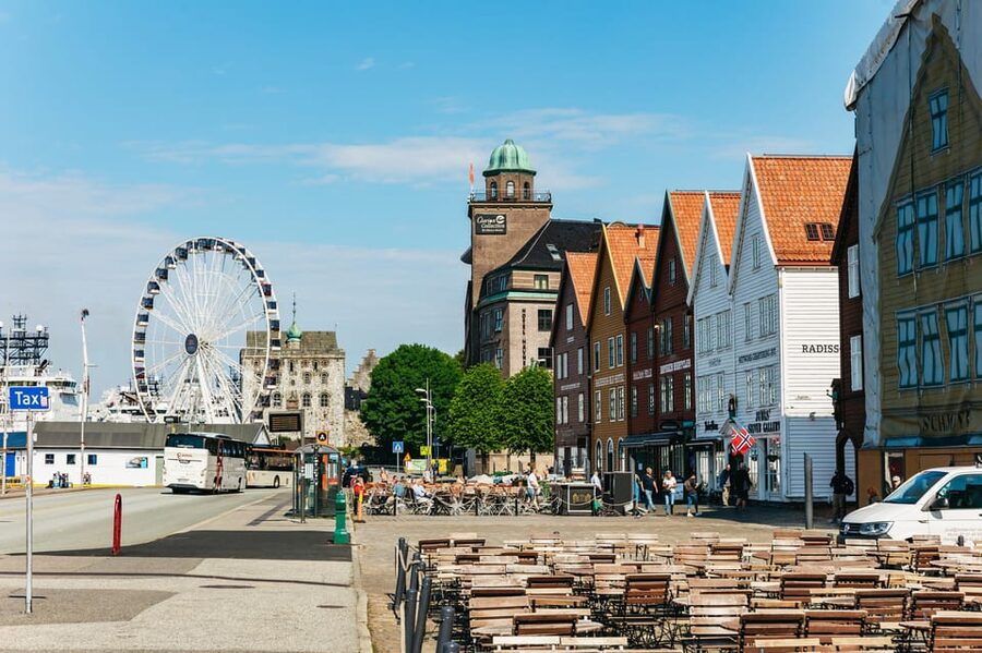 Bergen: Past & Present Small Group Guided Walking Tour - Bryggen and 1,000 years of trade