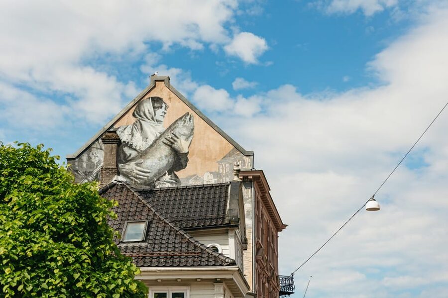 Bergen: Past & Present Small Group Guided Walking Tour - Fløibanen and Bergen’s everyday rhythm